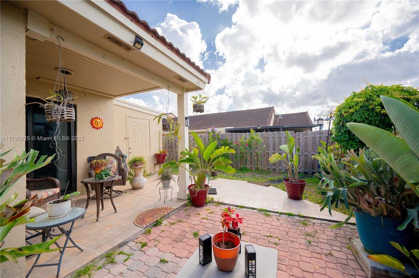 Small Image of 6268 NORTH WEST 170TH TER, Hialeah Number 26