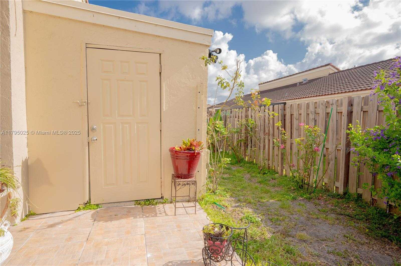 Small Image of 6268 NORTH WEST 170TH TER, Hialeah Number 29