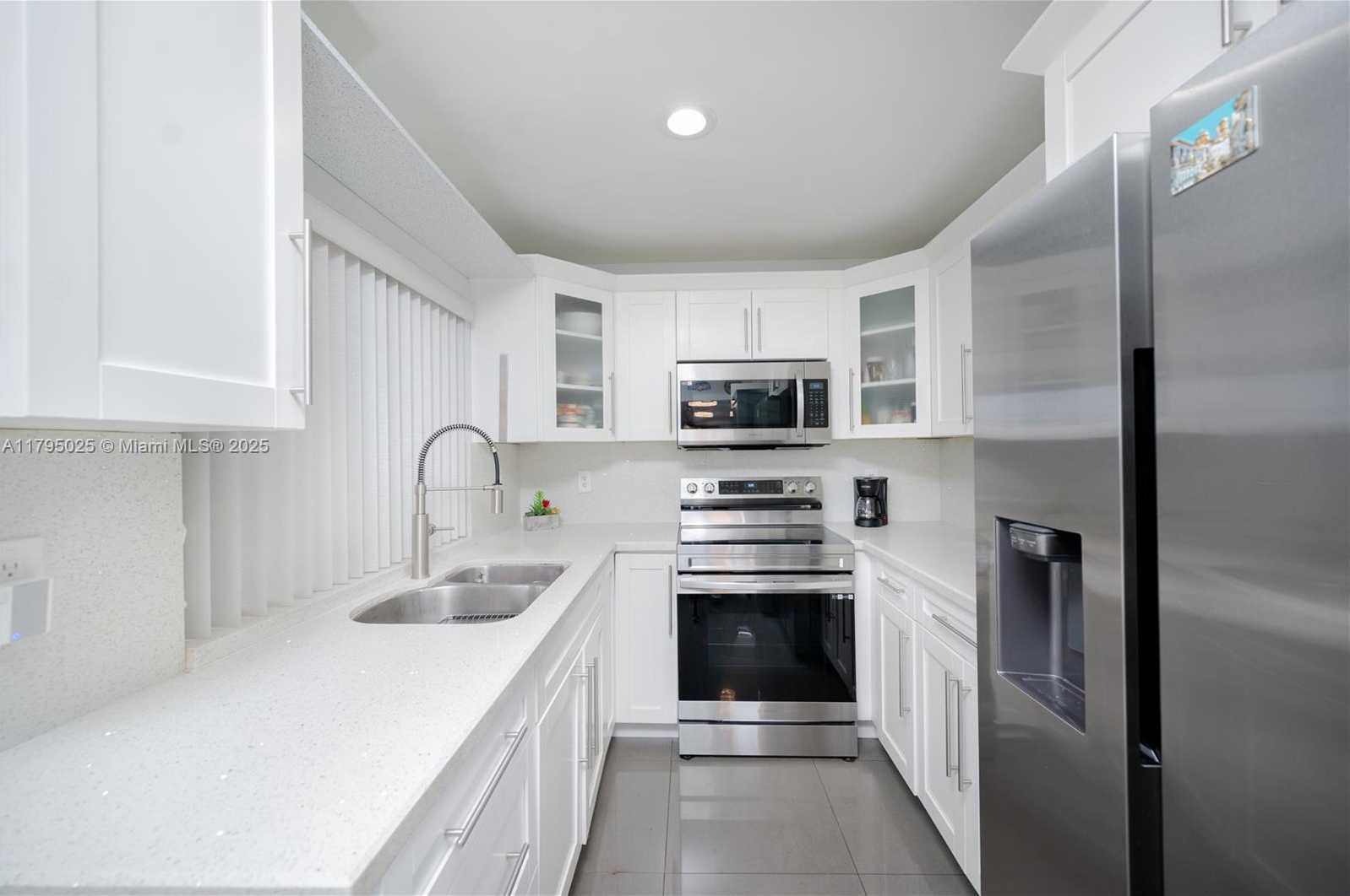 Small Image of 6268 NORTH WEST 170TH TER, Hialeah Number 3
