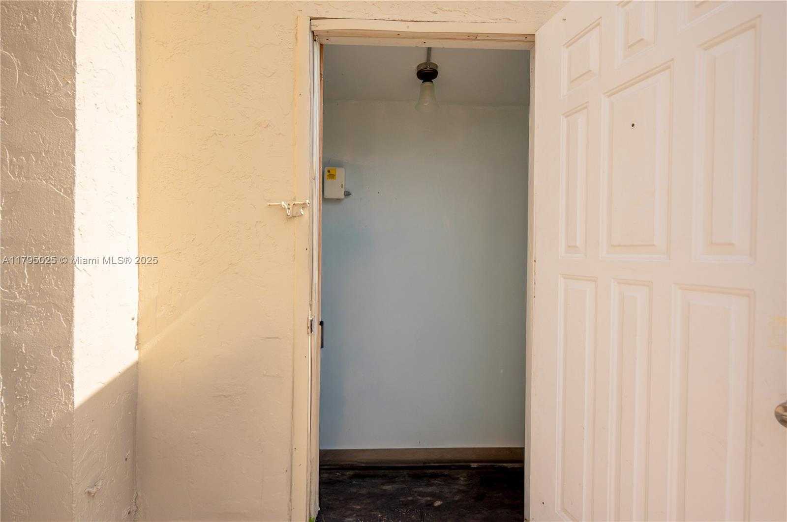 Small Image of 6268 NORTH WEST 170TH TER, Hialeah Number 30