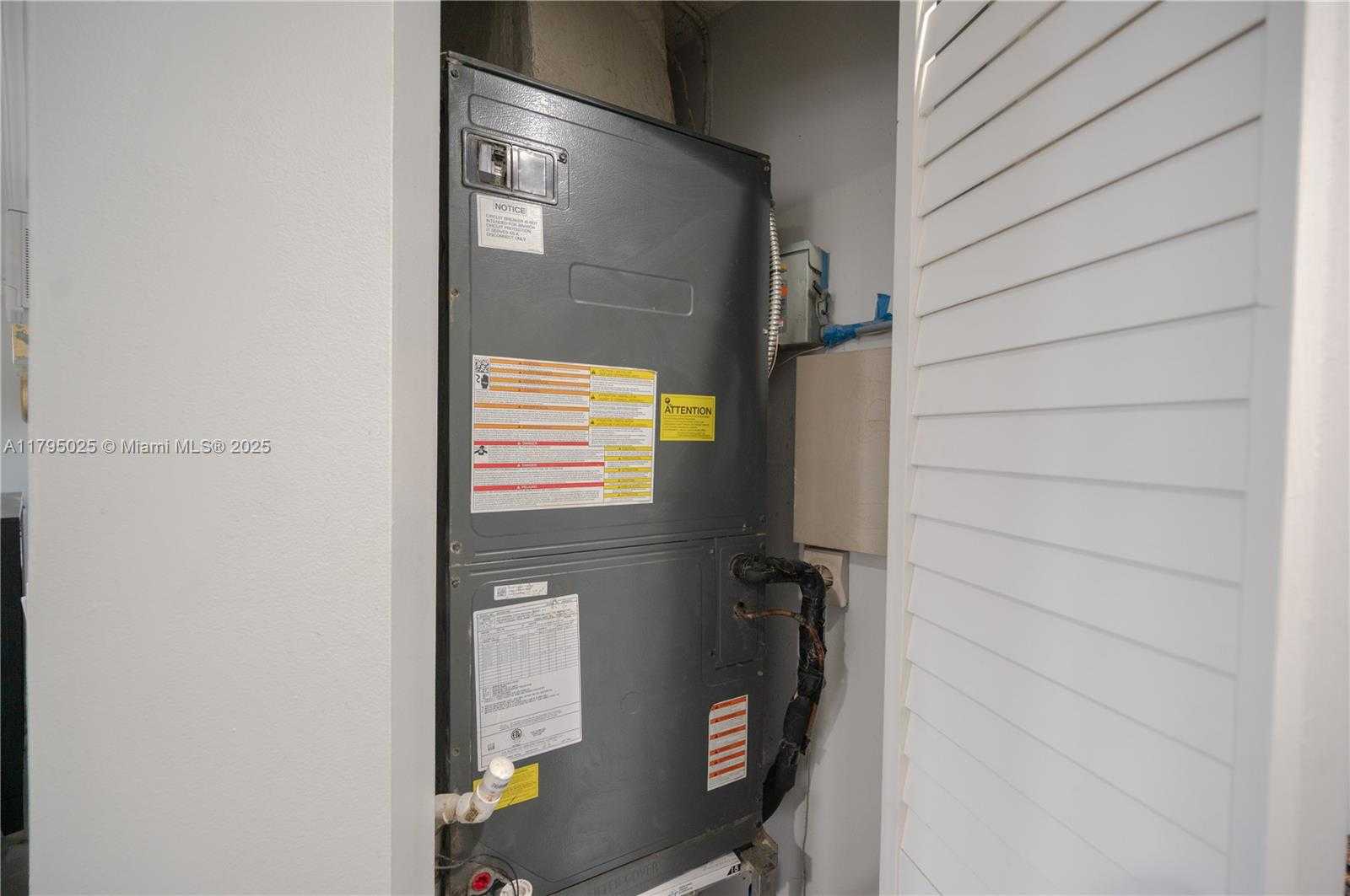 Small Image of 6268 NORTH WEST 170TH TER, Hialeah Number 33