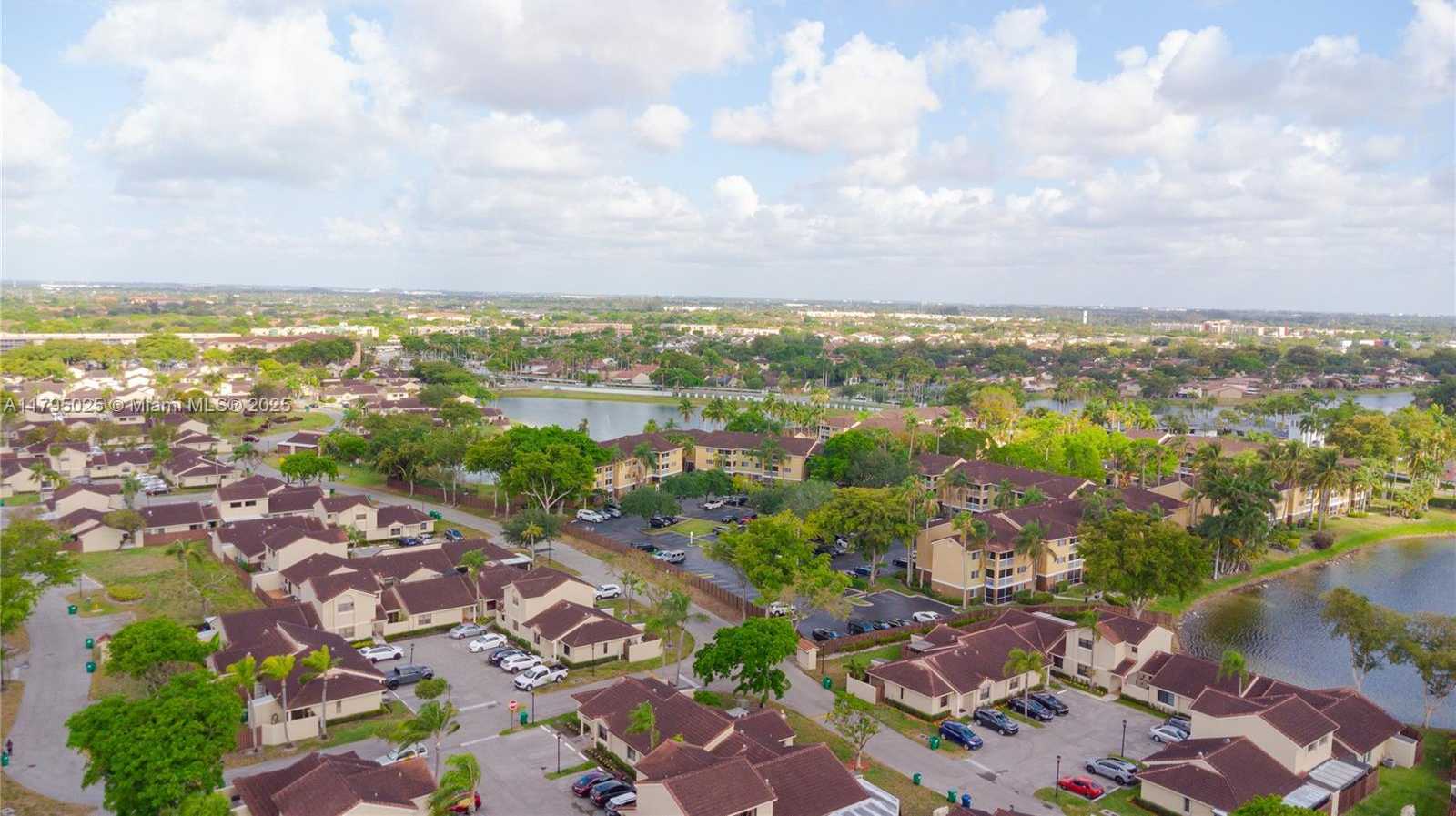 Small Image of 6268 NORTH WEST 170TH TER, Hialeah Number 35