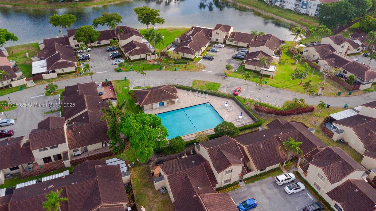 Small Image of 6268 NORTH WEST 170TH TER, Hialeah Number 36