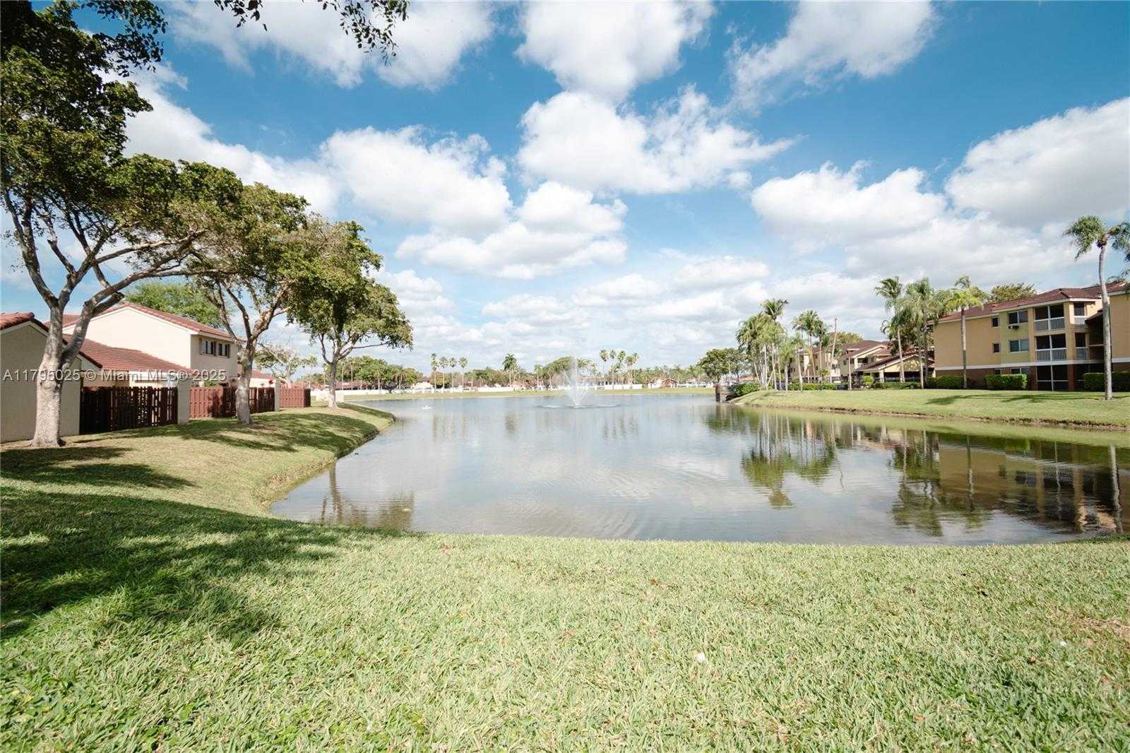 Small Image of 6268 NORTH WEST 170TH TER, Hialeah Number 38
