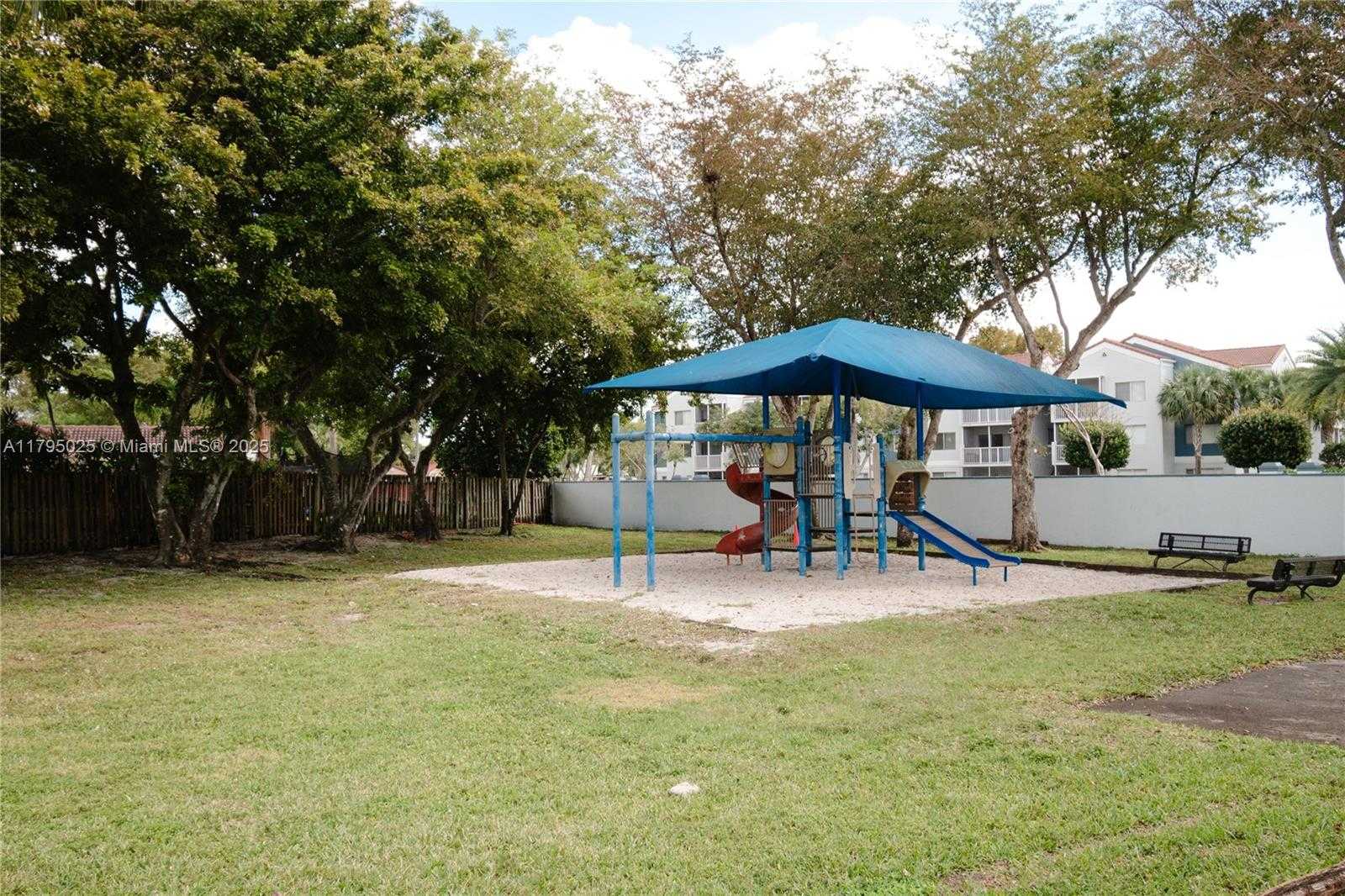 Small Image of 6268 NORTH WEST 170TH TER, Hialeah Number 44