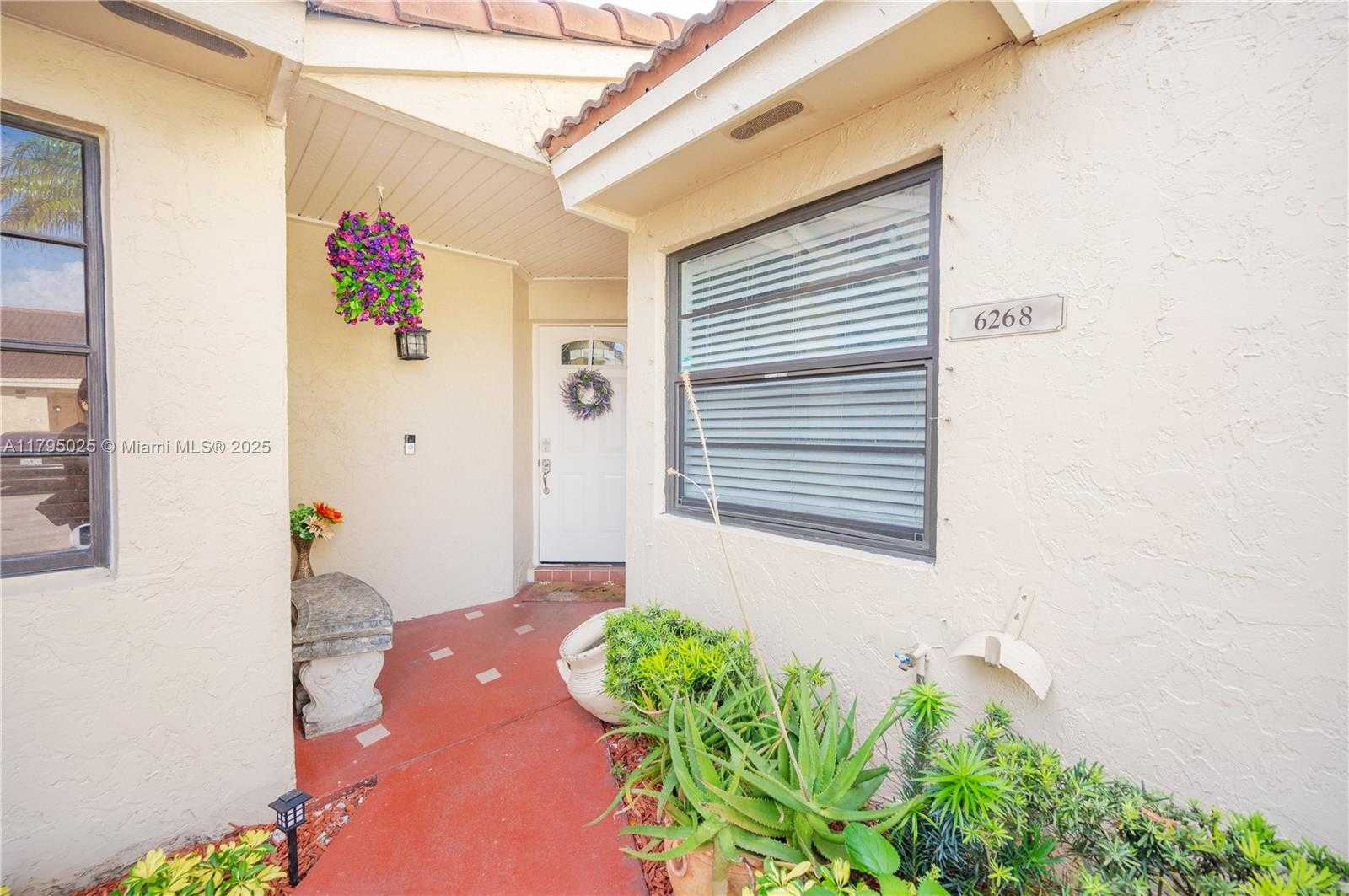 Small Image of 6268 NORTH WEST 170TH TER, Hialeah Number 8
