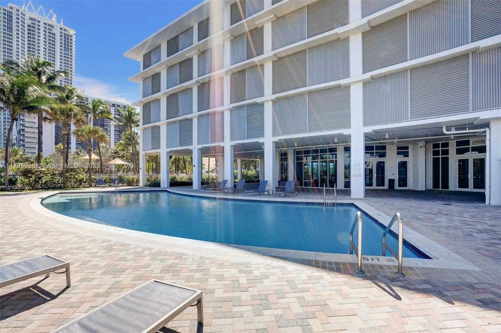 Small Image of 6515 COLLINS AVE #804, Miami Beach Number 16