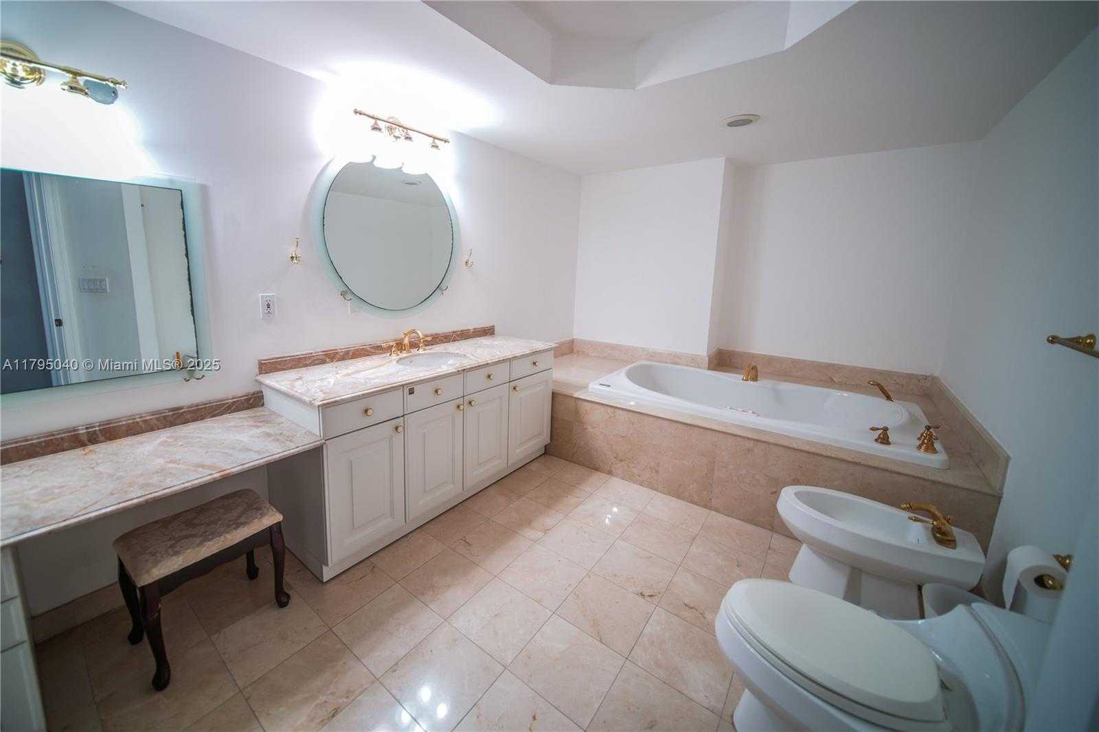 Small Image of 445 GRAND BAY DR #802, Key Biscayne Number 9