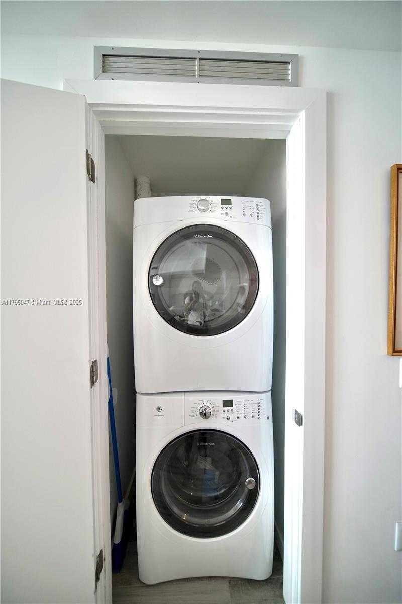 Small Image of 2900 NORTH EAST 7TH AVE #1705, Miami Number 20