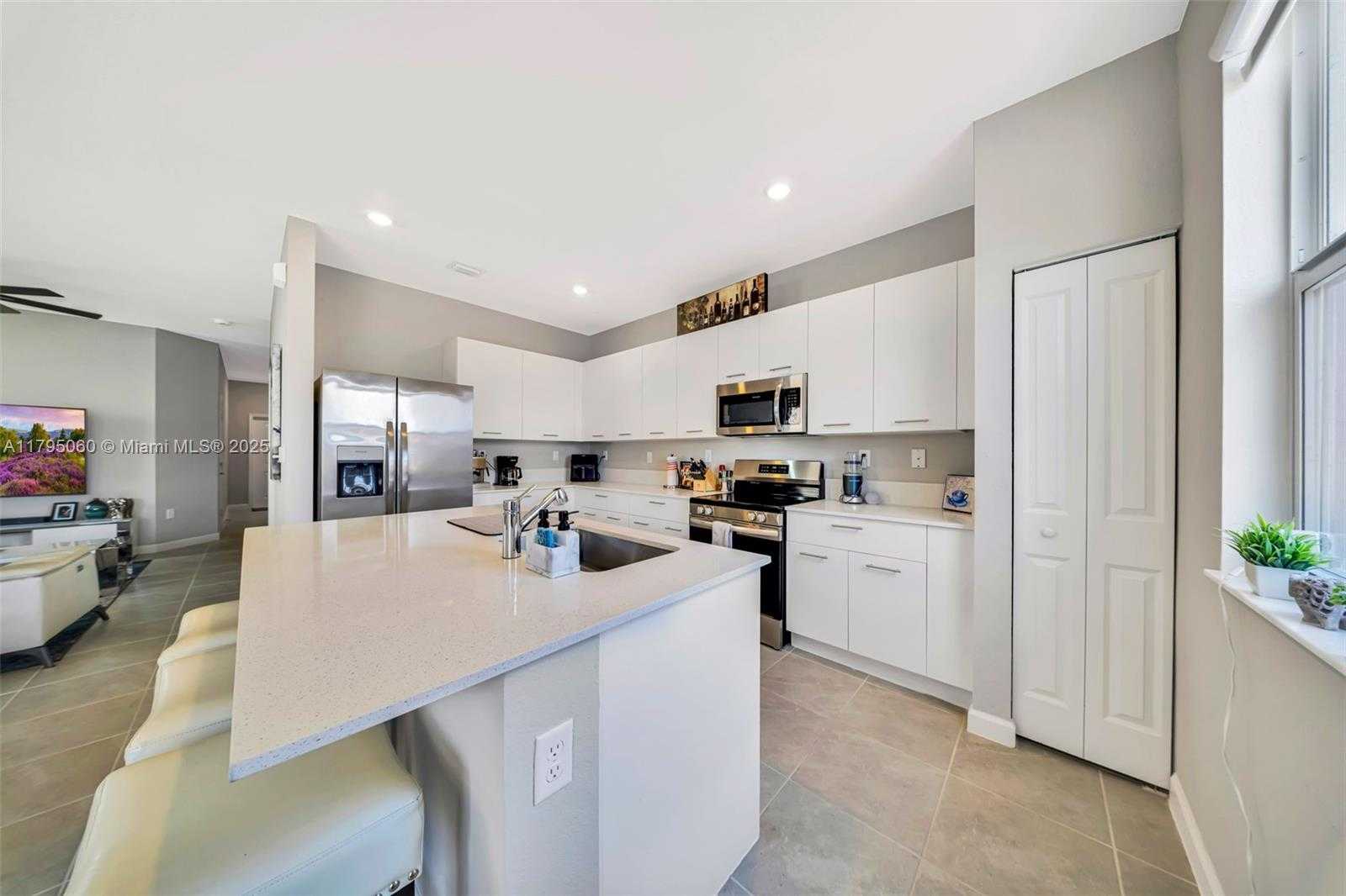 Small Image of 12656 NORTH WEST 22ND PL, Miami Number 10