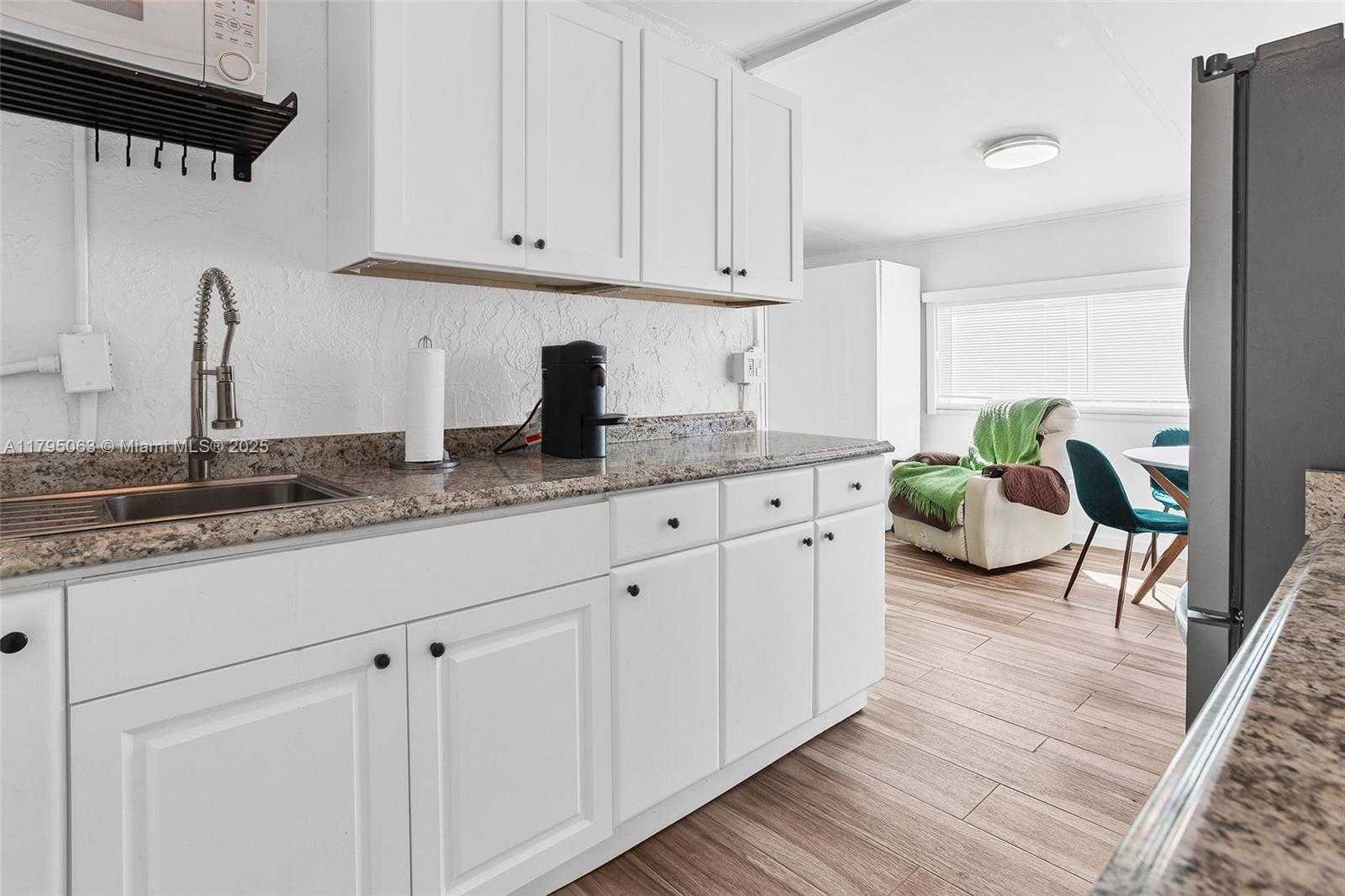 Small Image of 12424 SOUTH WEST 10TH TER, Miami Number 17