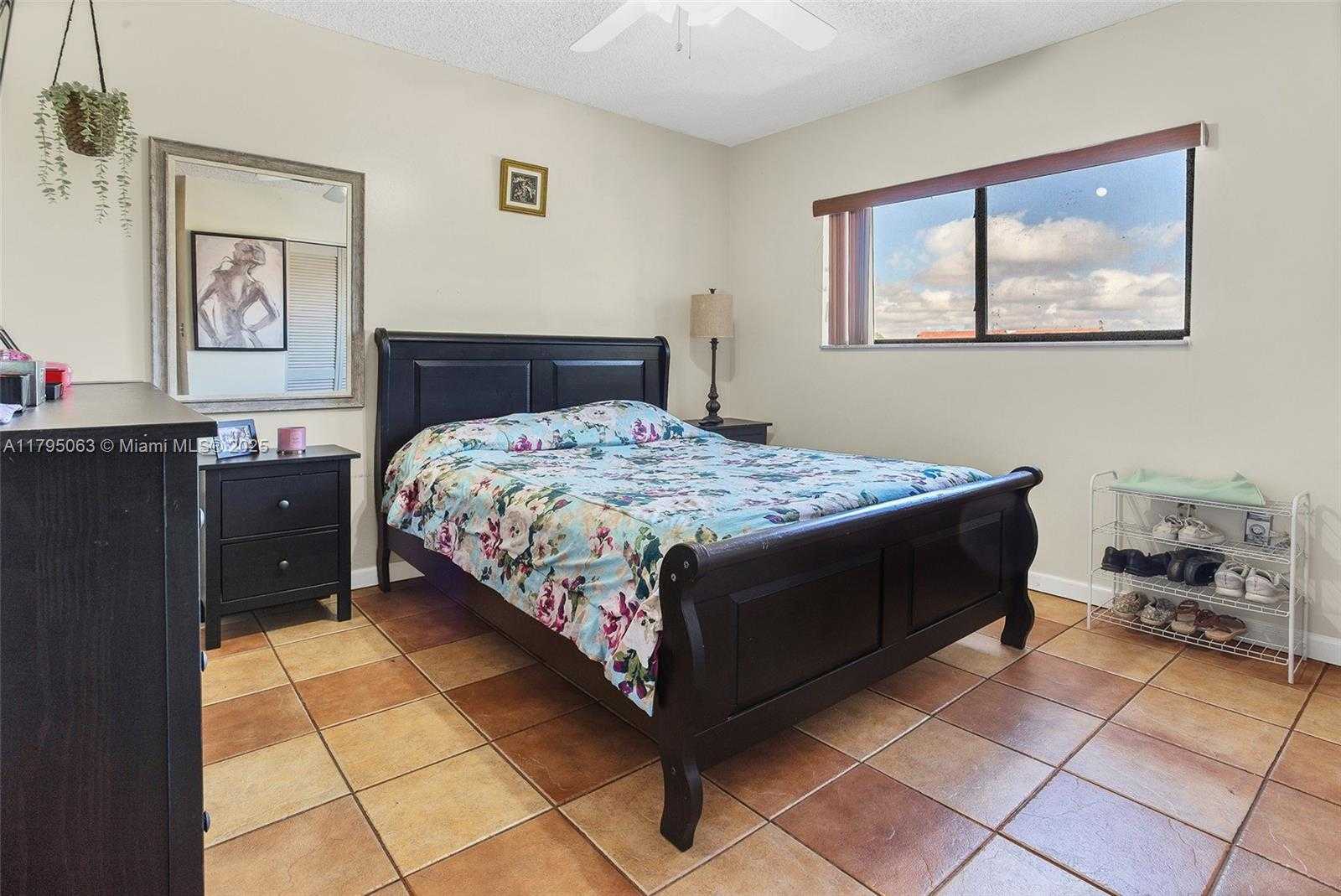 Small Image of 12424 SOUTH WEST 10TH TER, Miami Number 28