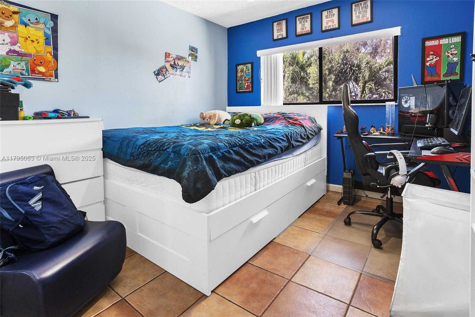 Small Image of 12424 SOUTH WEST 10TH TER, Miami Number 31