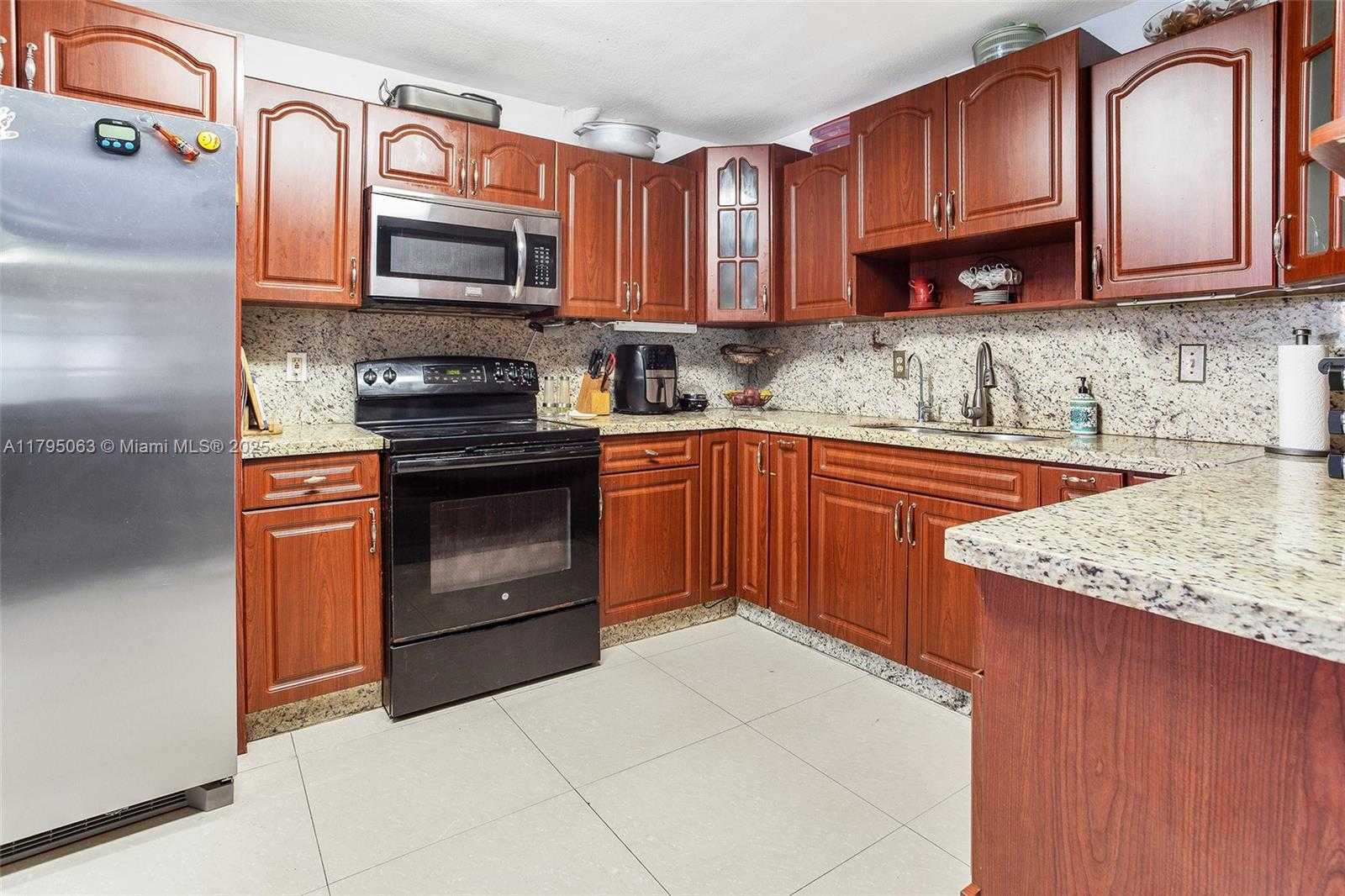 Small Image of 12424 SOUTH WEST 10TH TER, Miami Number 7