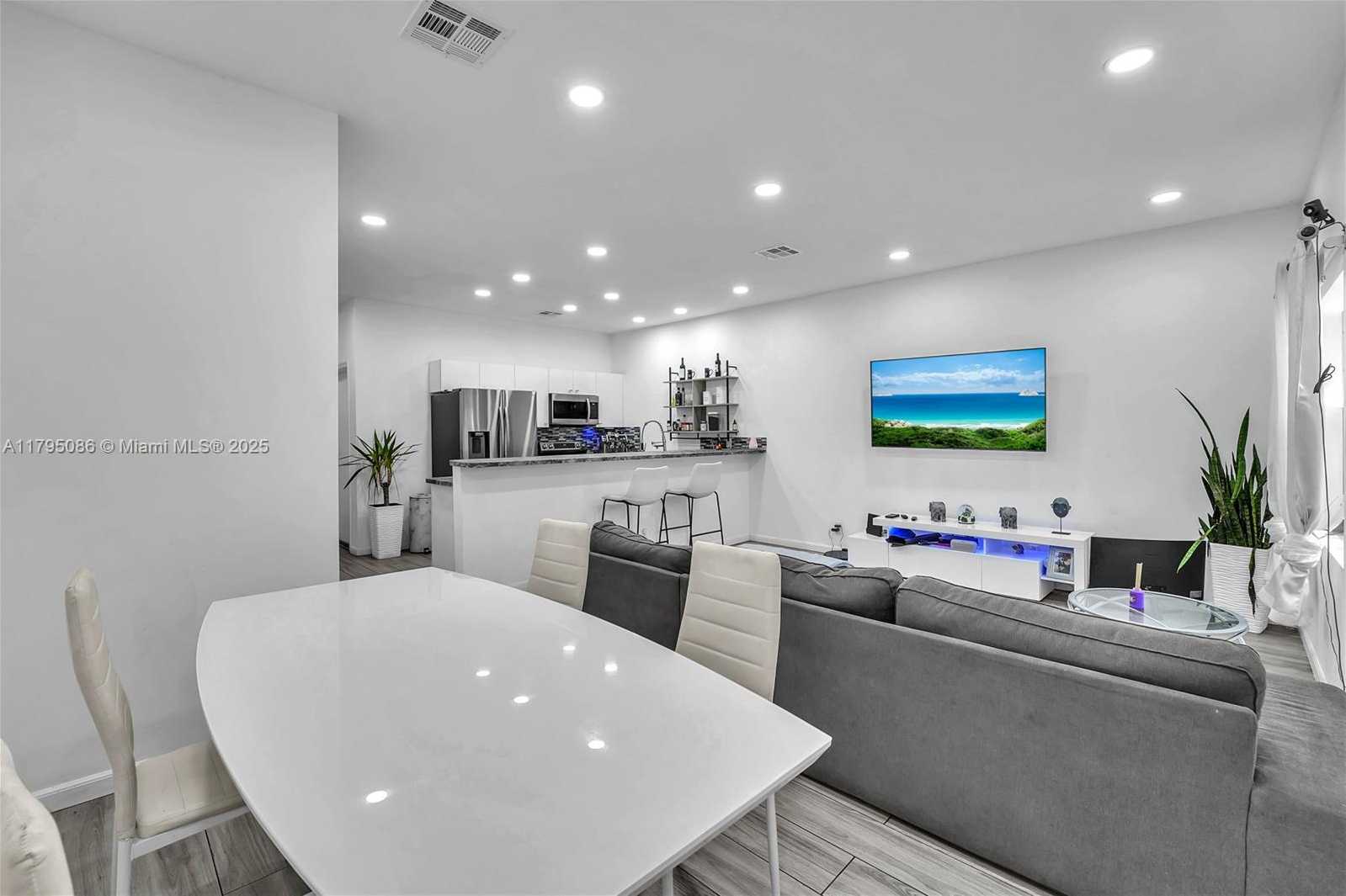 Small Image of 2307 WASHINGTON ST #5, Hollywood Number 10