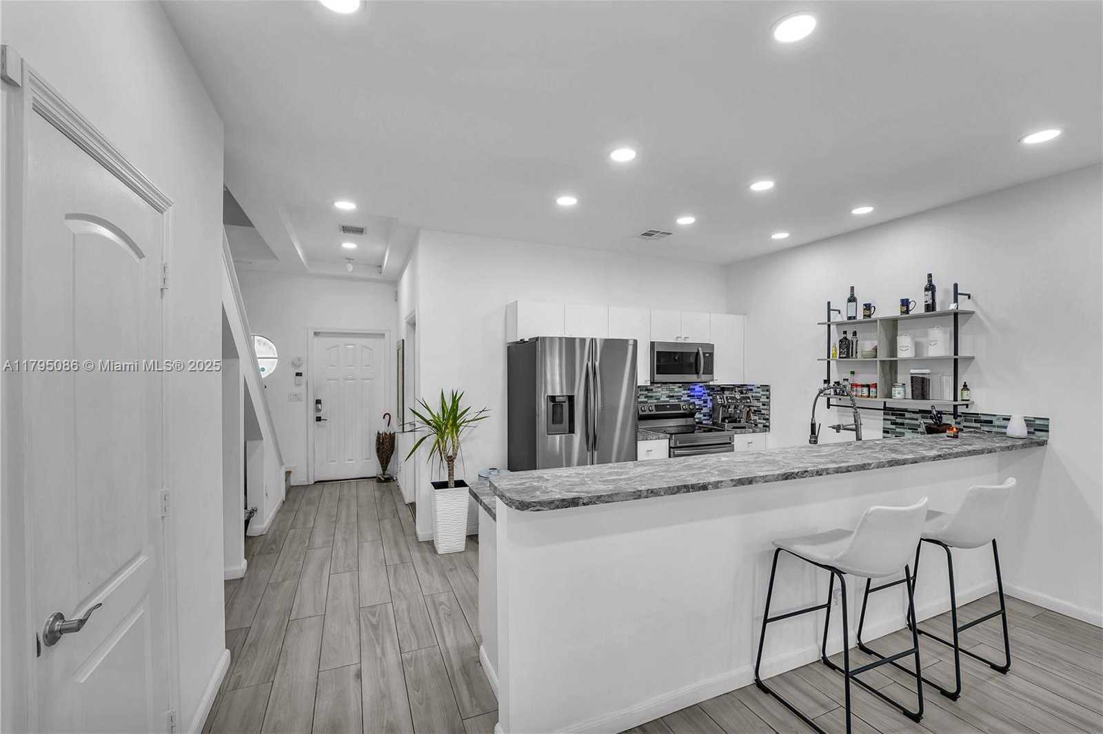 Small Image of 2307 WASHINGTON ST #5, Hollywood Number 3
