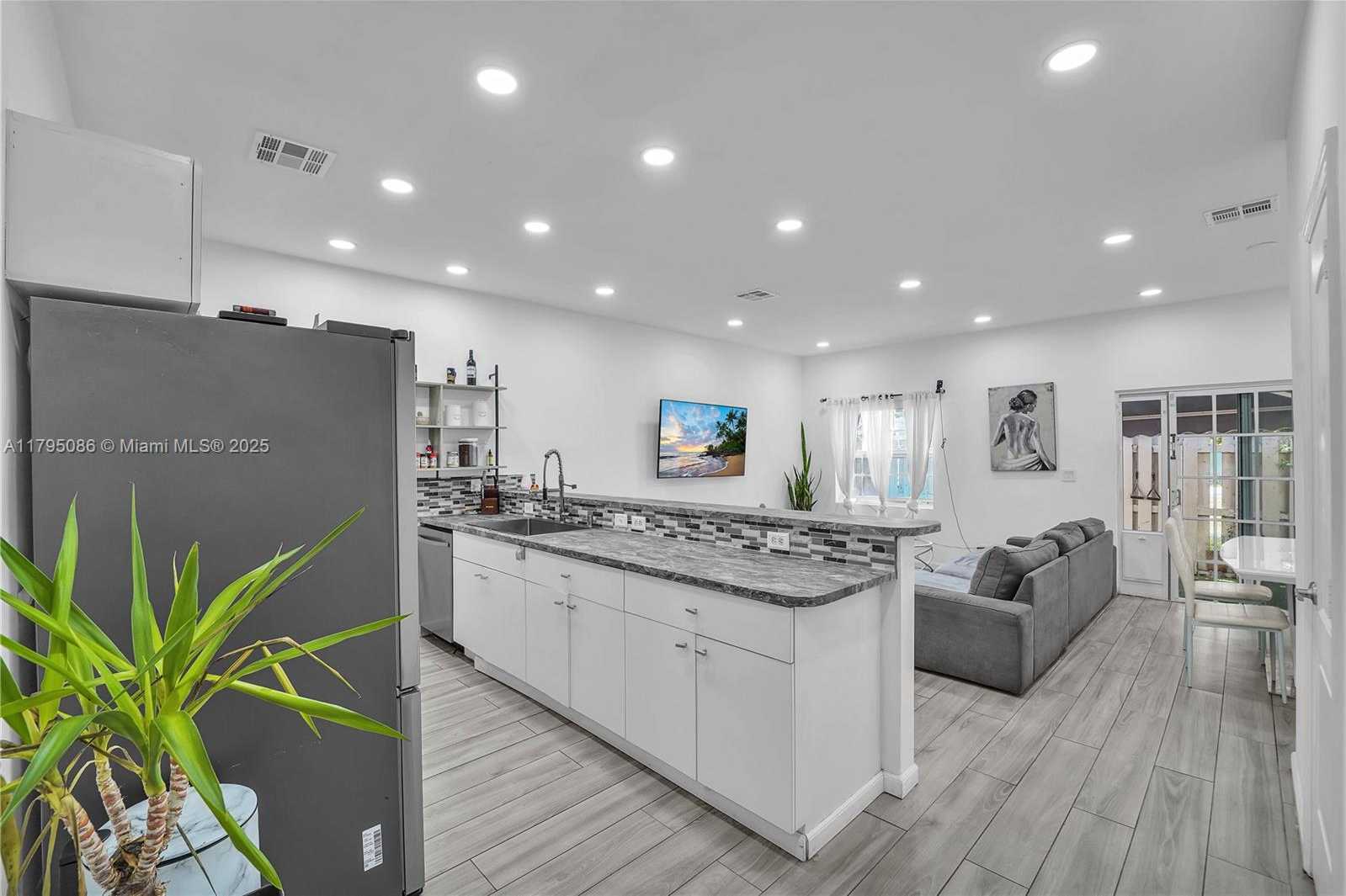 Small Image of 2307 WASHINGTON ST #5, Hollywood Number 4