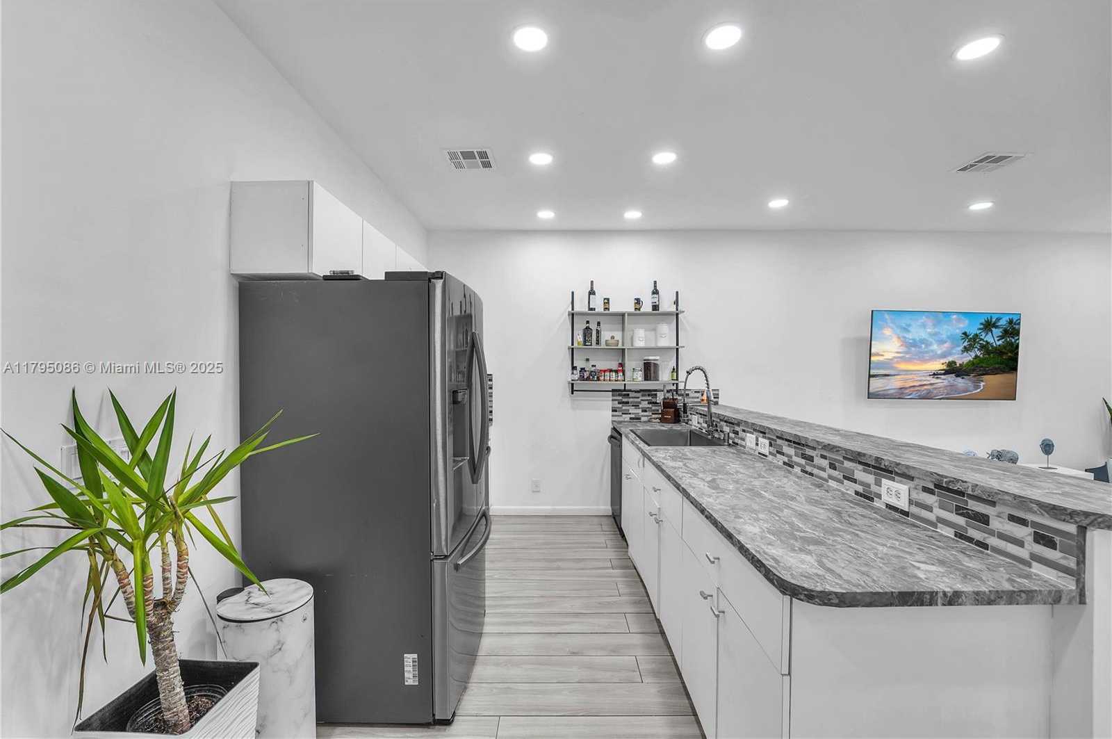 Small Image of 2307 WASHINGTON ST #5, Hollywood Number 5