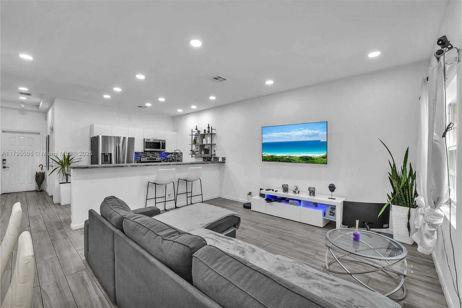 Small Image of 2307 WASHINGTON ST #5, Hollywood Number 7