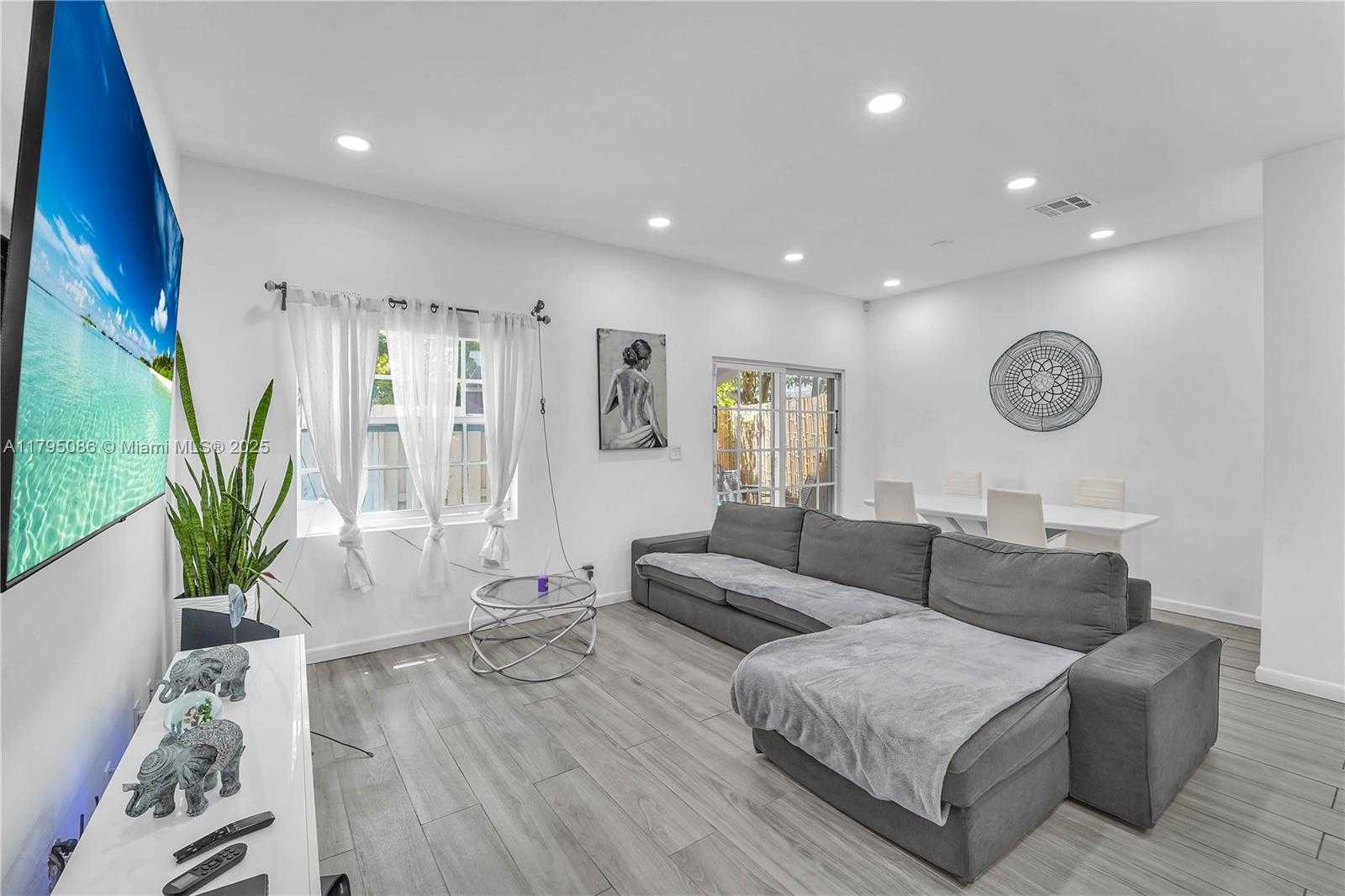 Small Image of 2307 WASHINGTON ST #5, Hollywood Number 8