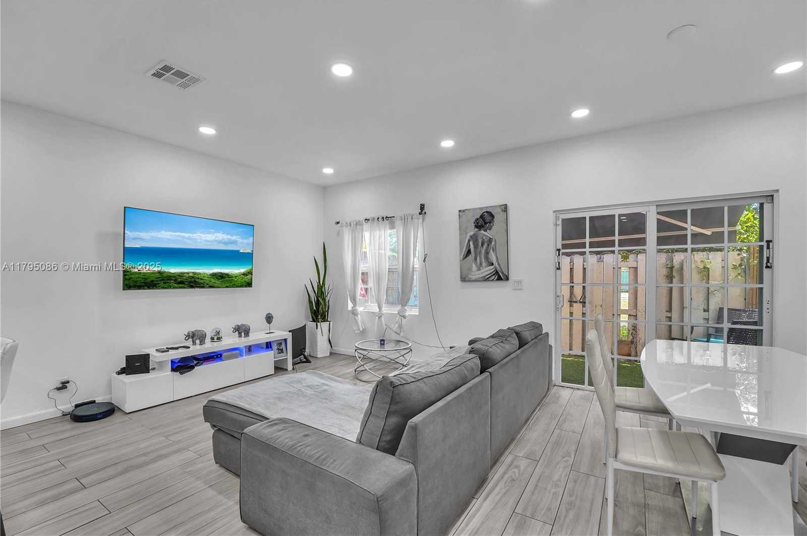 Small Image of 2307 WASHINGTON ST #5, Hollywood Number 9