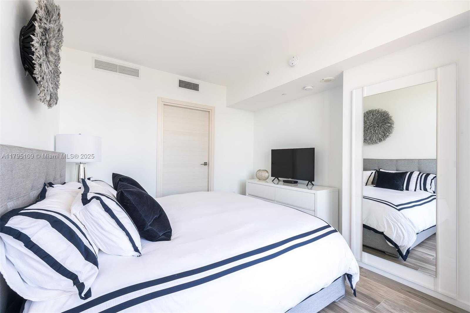 Small Image of 801 SOUTH MIAMI AVE #4302, Miami Number 27