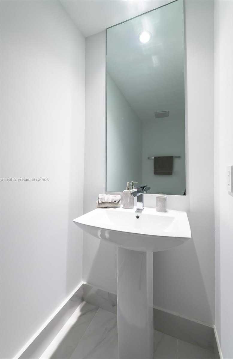 Small Image of 801 SOUTH MIAMI AVE #4302, Miami Number 37