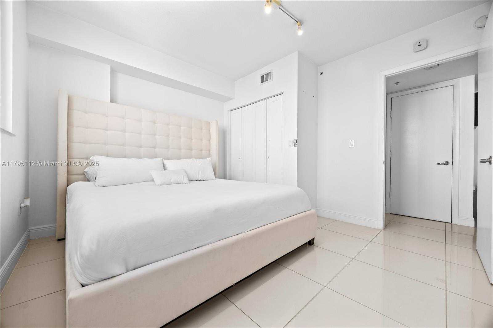 Small Image of 1861 NORTH WEST S RIVER DR #1507, Miami Number 35