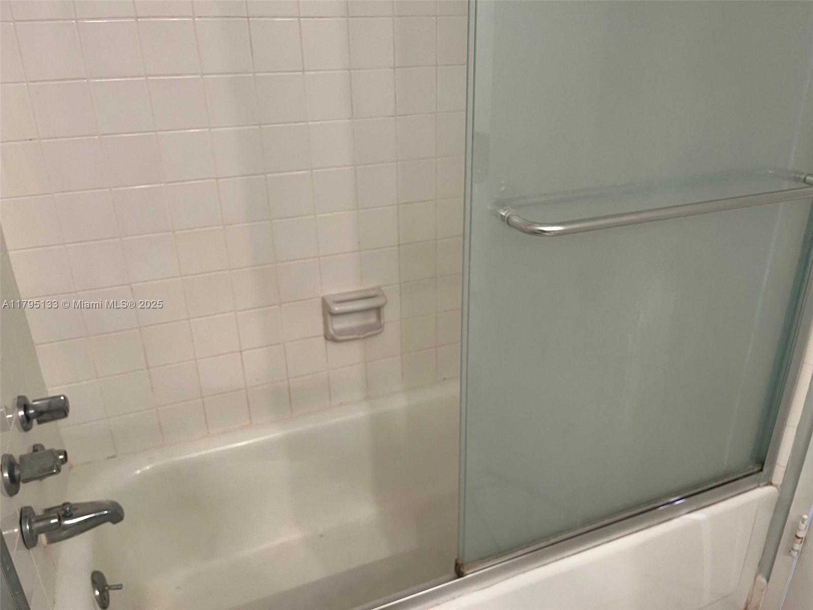 Small Image of 900 BAY DR #913, Miami Beach Number 11