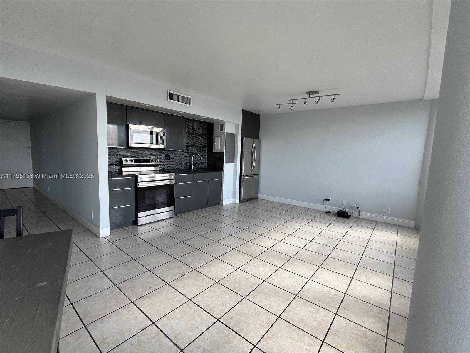 Small Image of 900 BAY DR #913, Miami Beach Number 17
