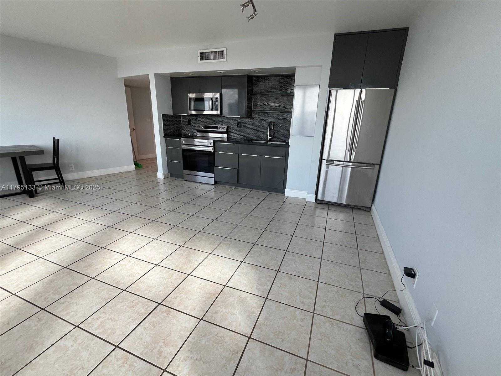 Small Image of 900 BAY DR #913, Miami Beach Number 7