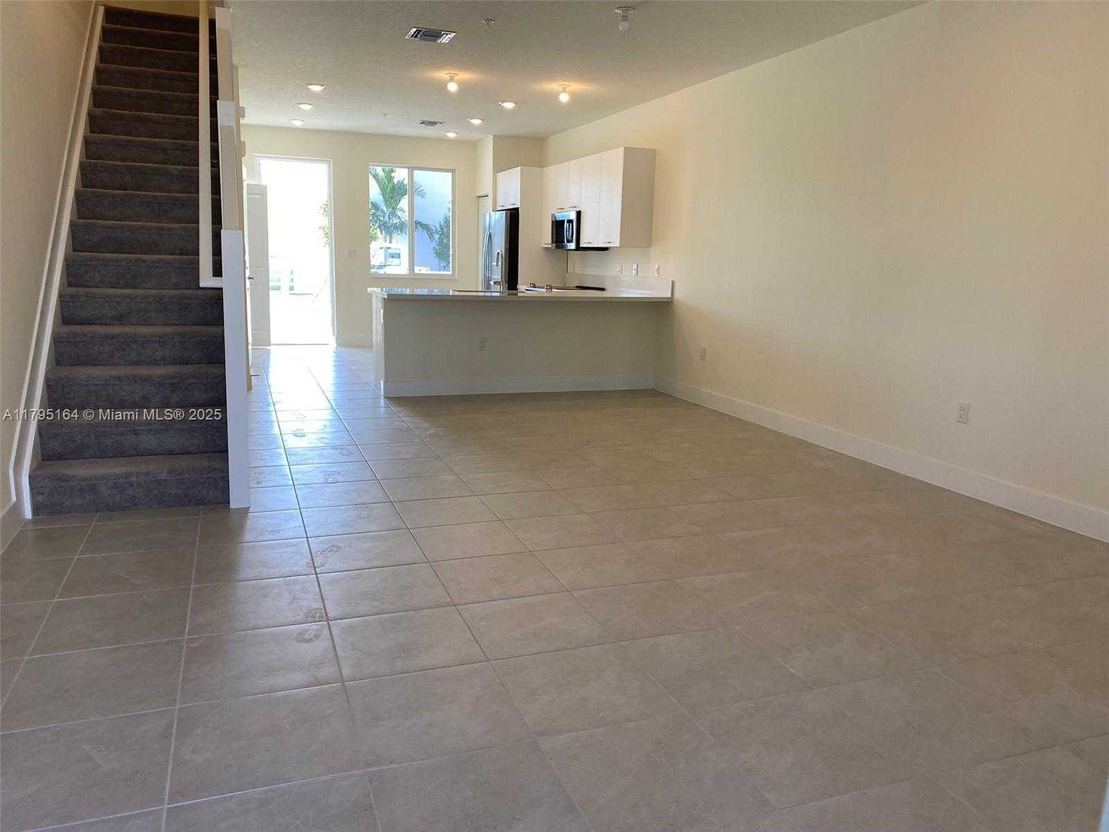 Small Image of 10250 NORTH WEST 66TH ST #103, Doral Number 2