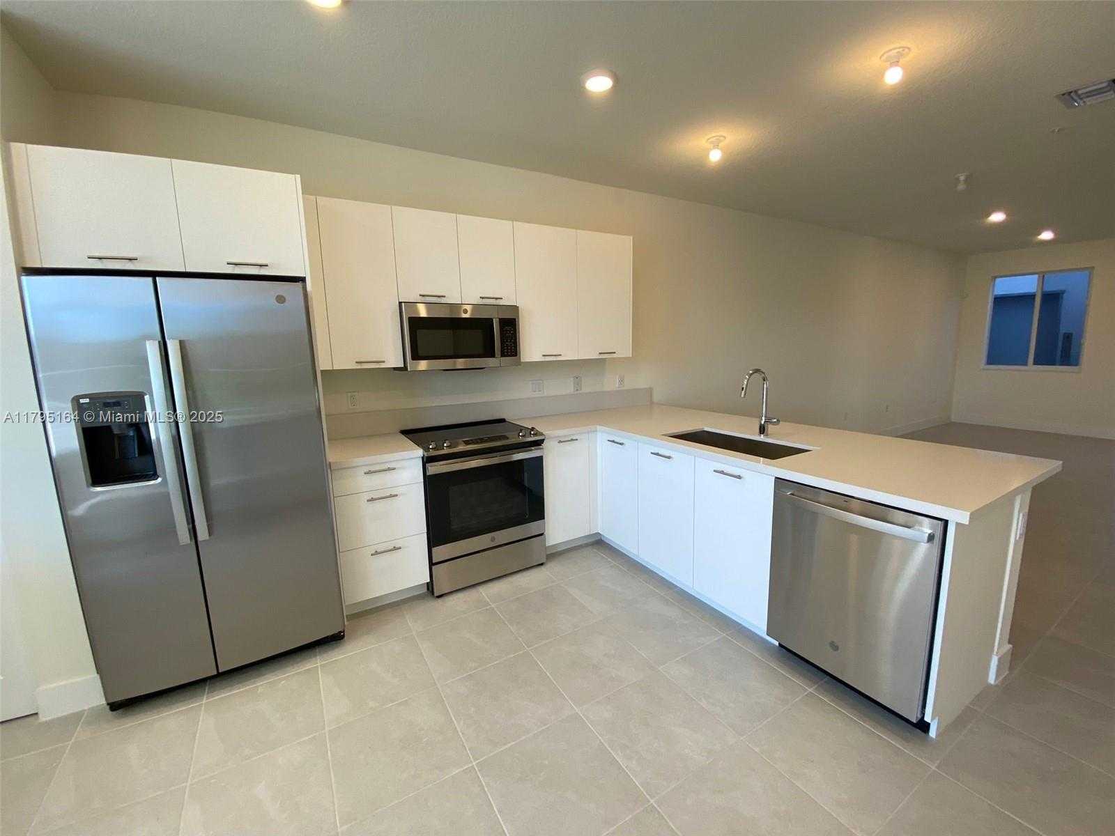 Small Image of 10250 NORTH WEST 66TH ST #103, Doral Number 3