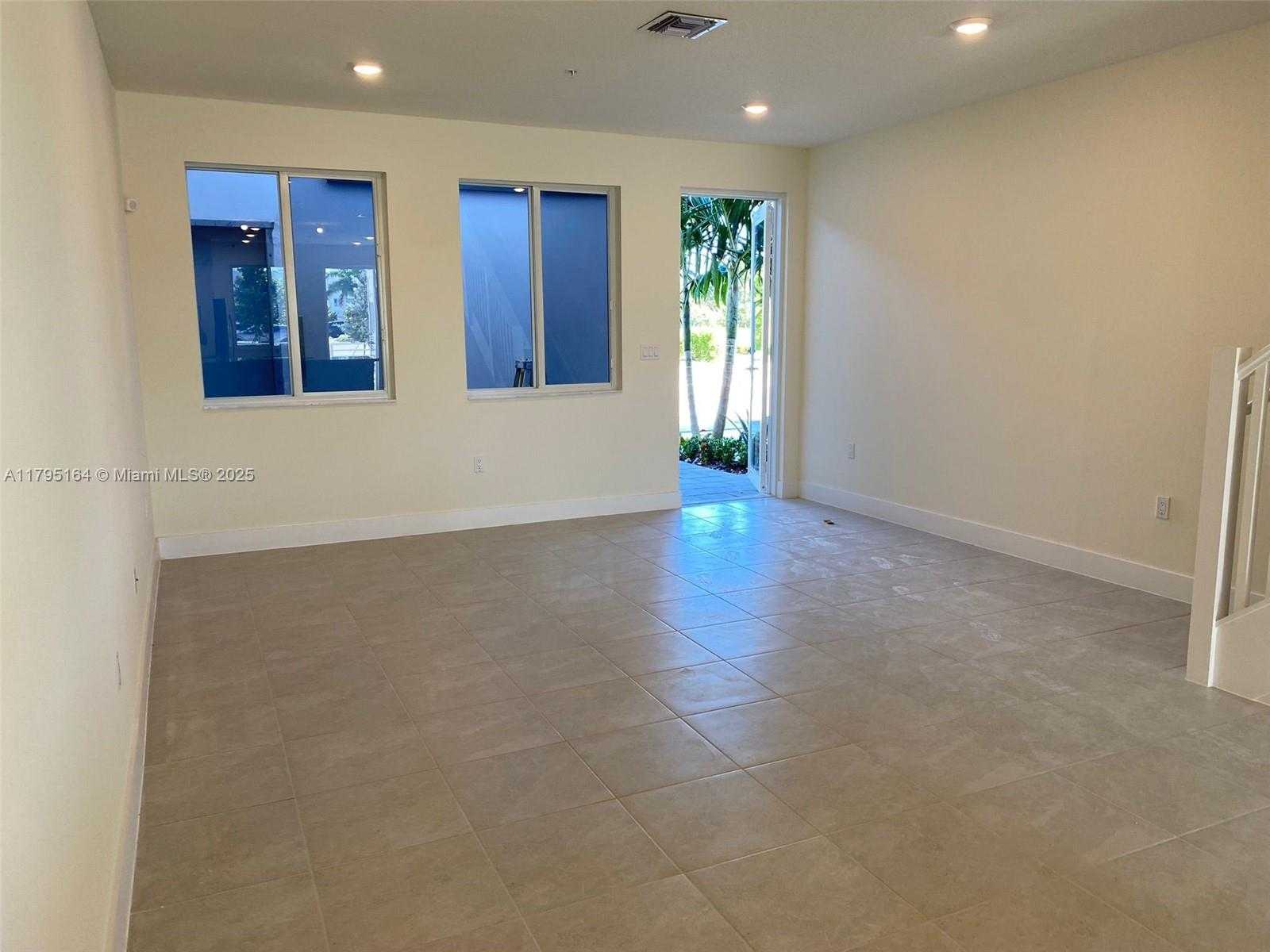 Small Image of 10250 NORTH WEST 66TH ST #103, Doral Number 4