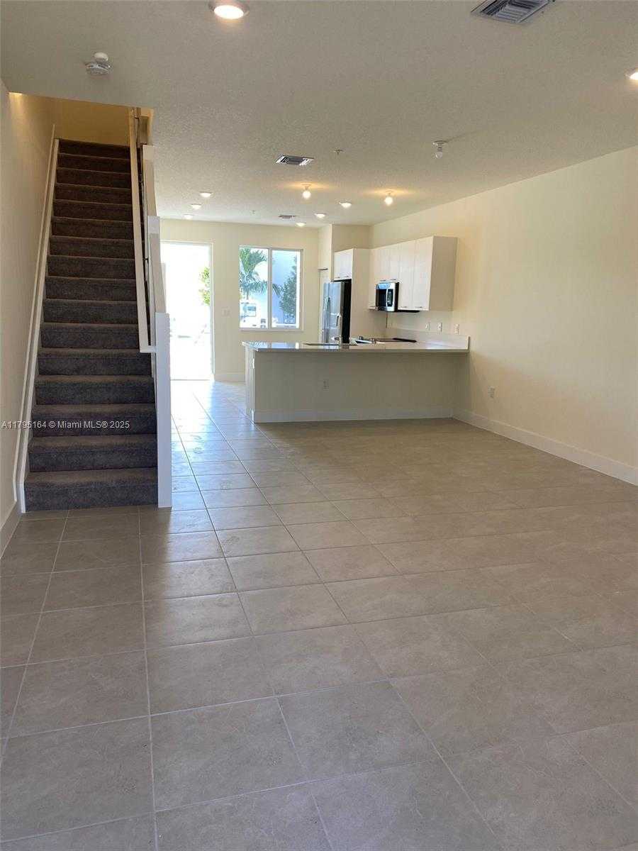 Small Image of 10250 NORTH WEST 66TH ST #103, Doral Number 5