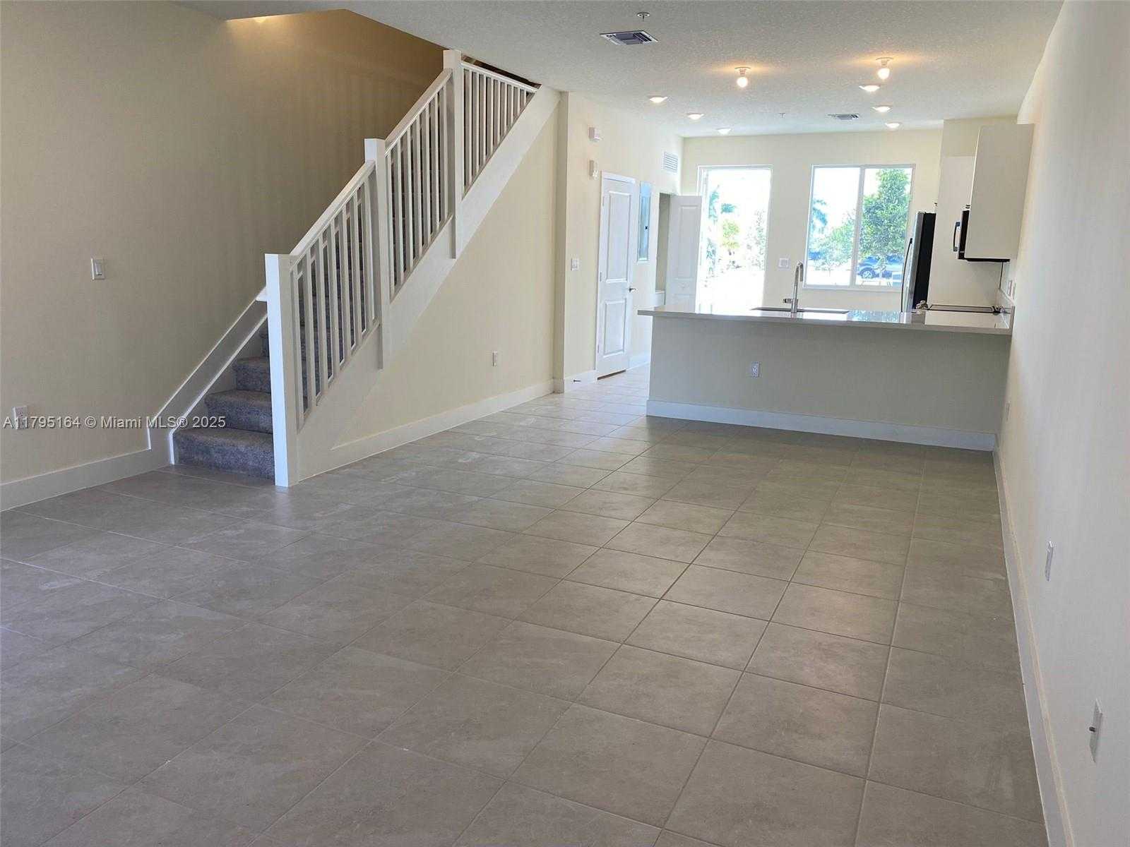 Small Image of 10250 NORTH WEST 66TH ST #103, Doral Number 6
