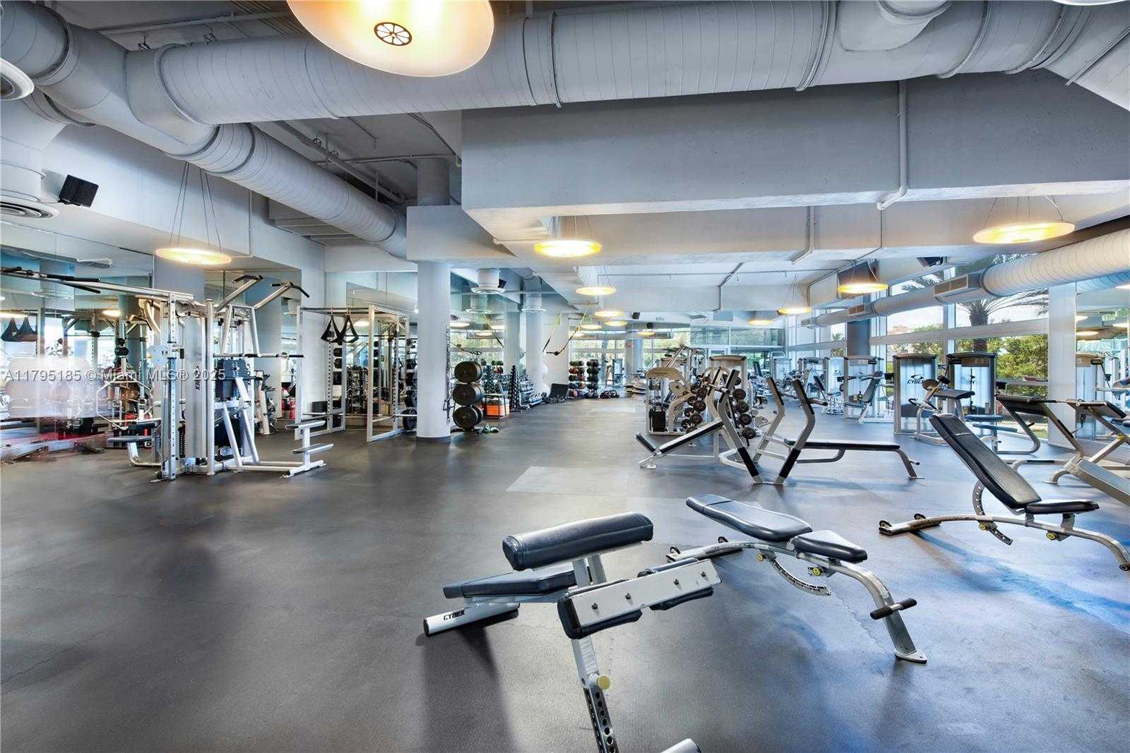 Small Image of 100 SOUTH POINTE DR #1803, Miami Beach Number 20