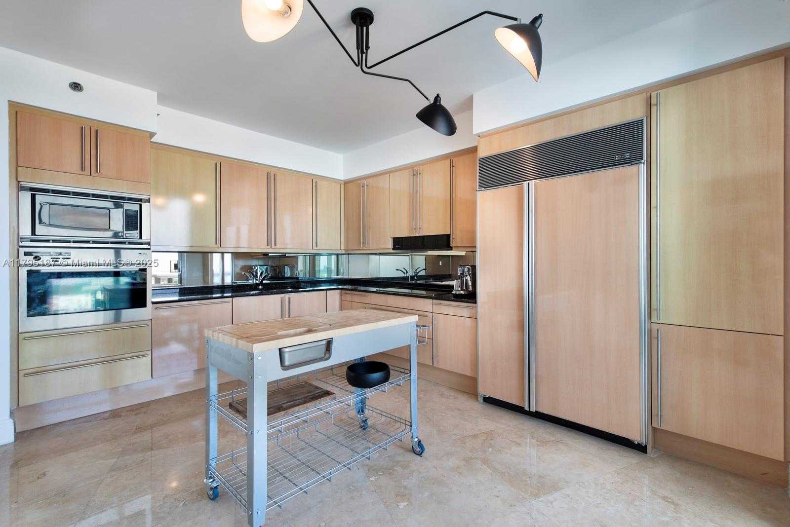 Small Image of 1000 SOUTH POINTE DR #1903, Miami Beach Number 16