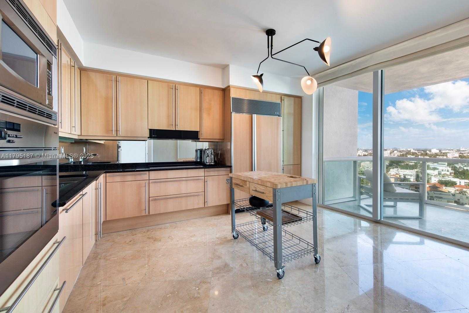Small Image of 1000 SOUTH POINTE DR #1903, Miami Beach Number 17