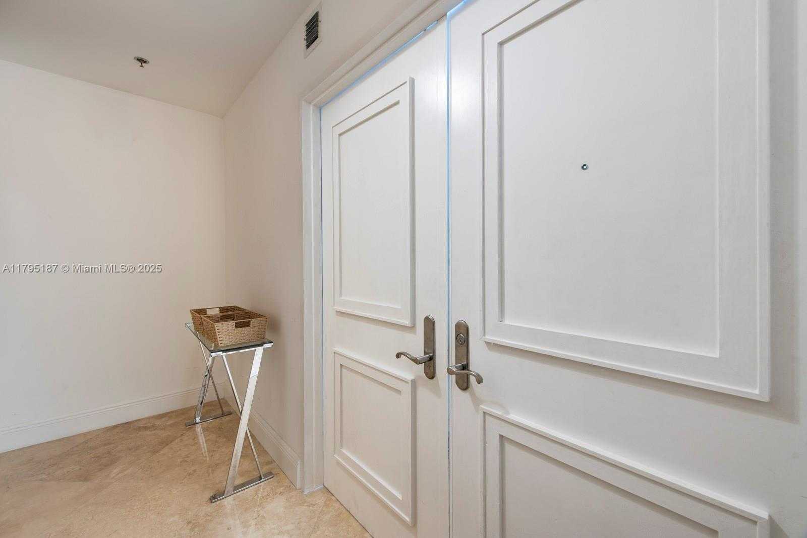 Small Image of 1000 SOUTH POINTE DR #1903, Miami Beach Number 19