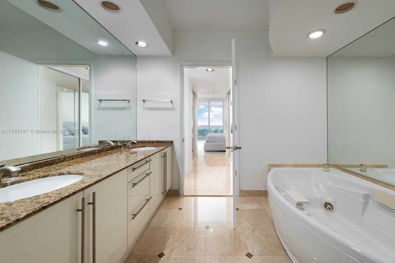 Small Image of 1000 SOUTH POINTE DR #1903, Miami Beach Number 21