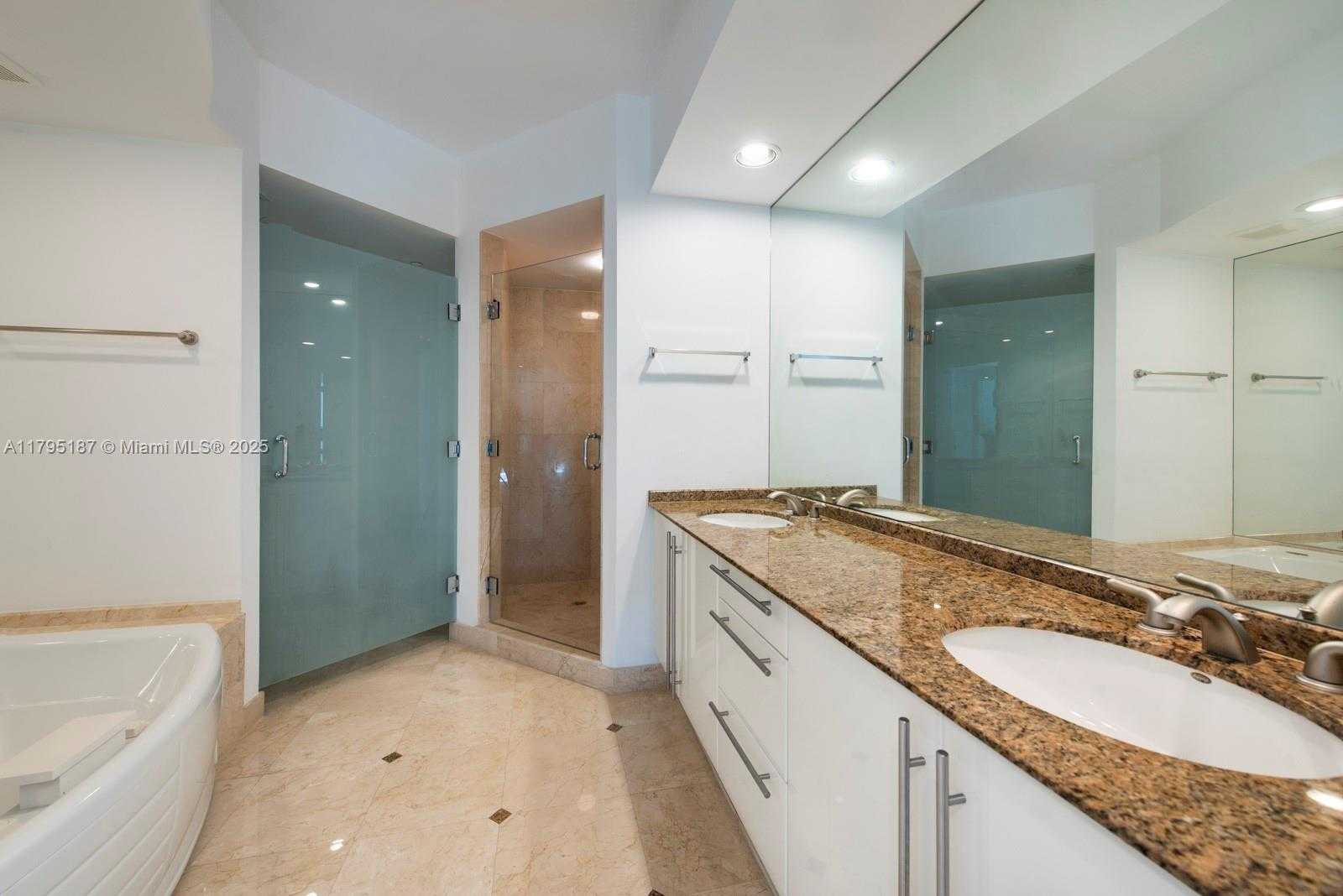 Small Image of 1000 SOUTH POINTE DR #1903, Miami Beach Number 22