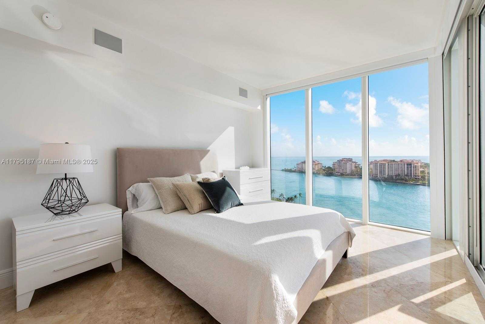 Small Image of 1000 SOUTH POINTE DR #1903, Miami Beach Number 8