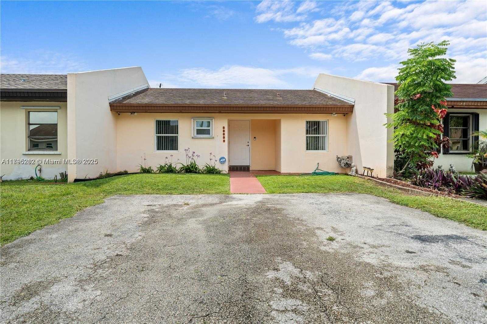 Small Image of 14054 SOUTH WEST 53RD TER, Miami Number 2