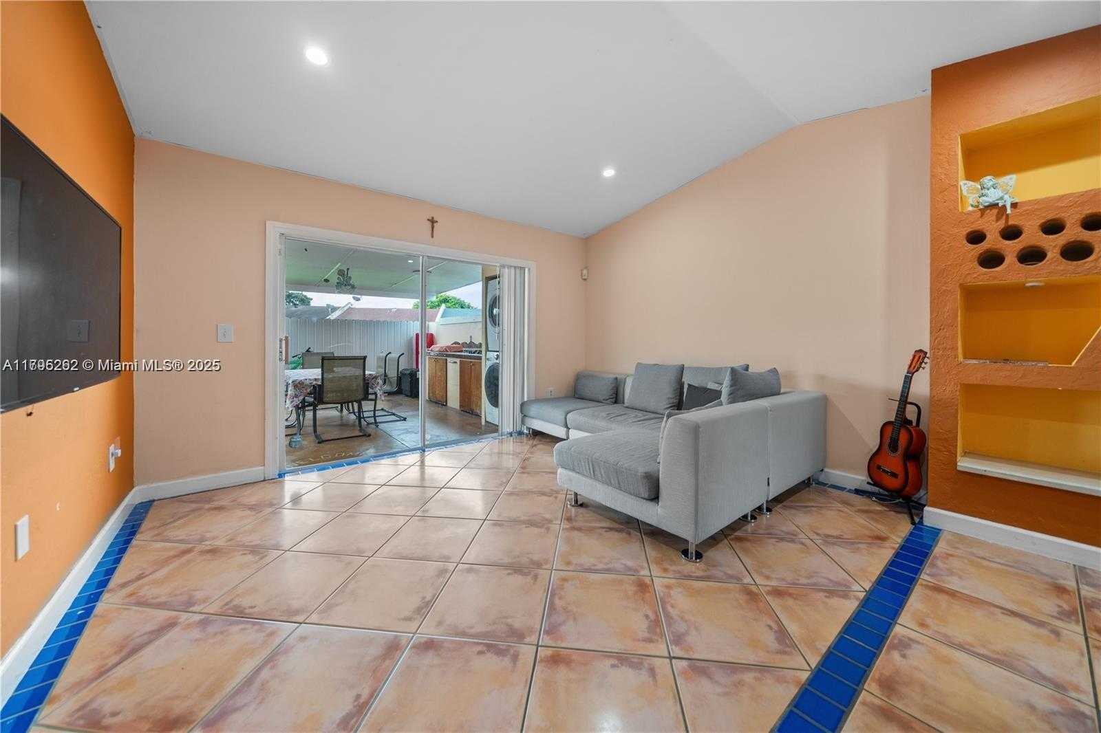 Small Image of 14054 SOUTH WEST 53RD TER, Miami Number 4