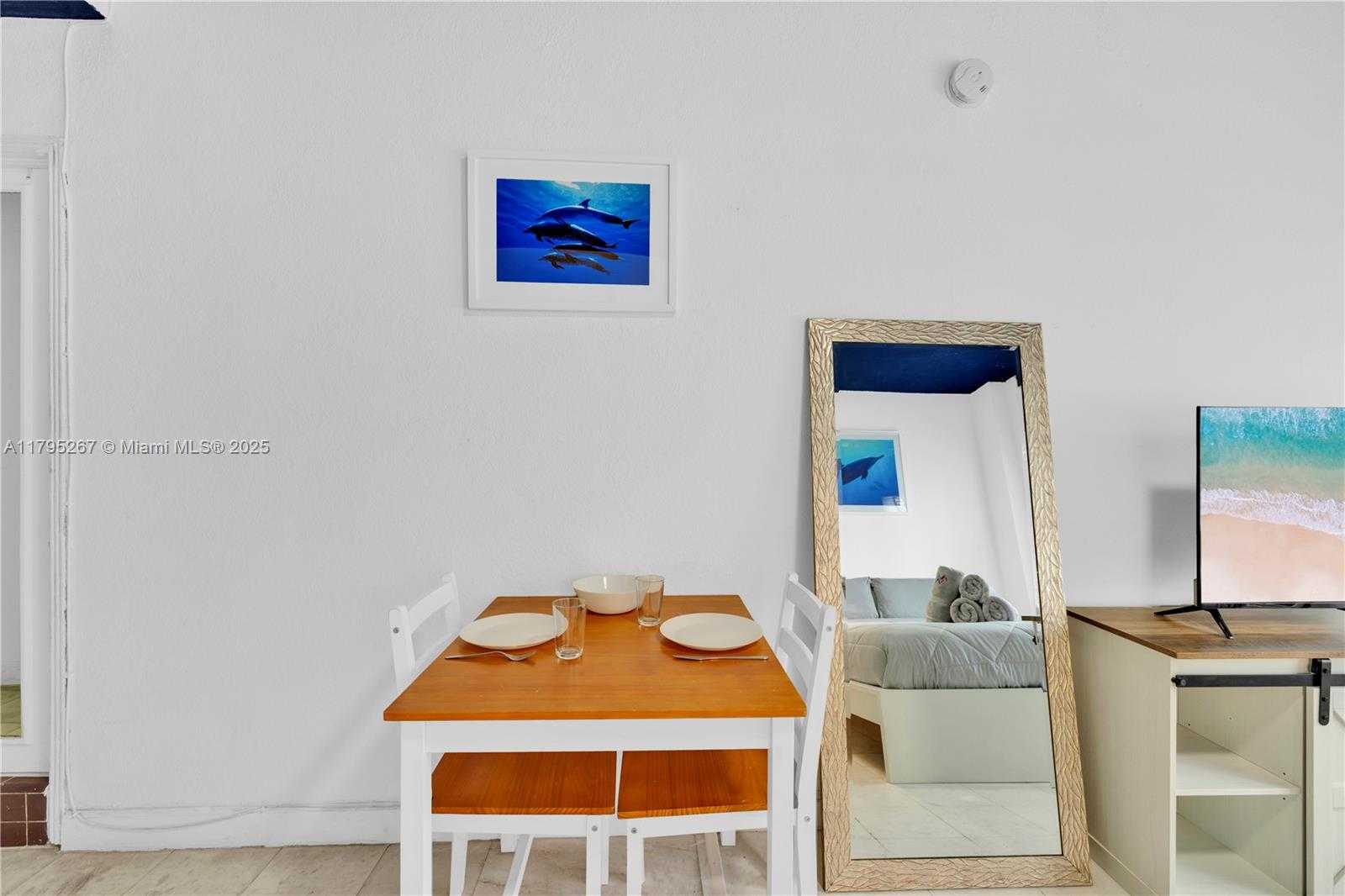 Small Image of 255 WEST 24TH ST #302, Miami Beach Number 7