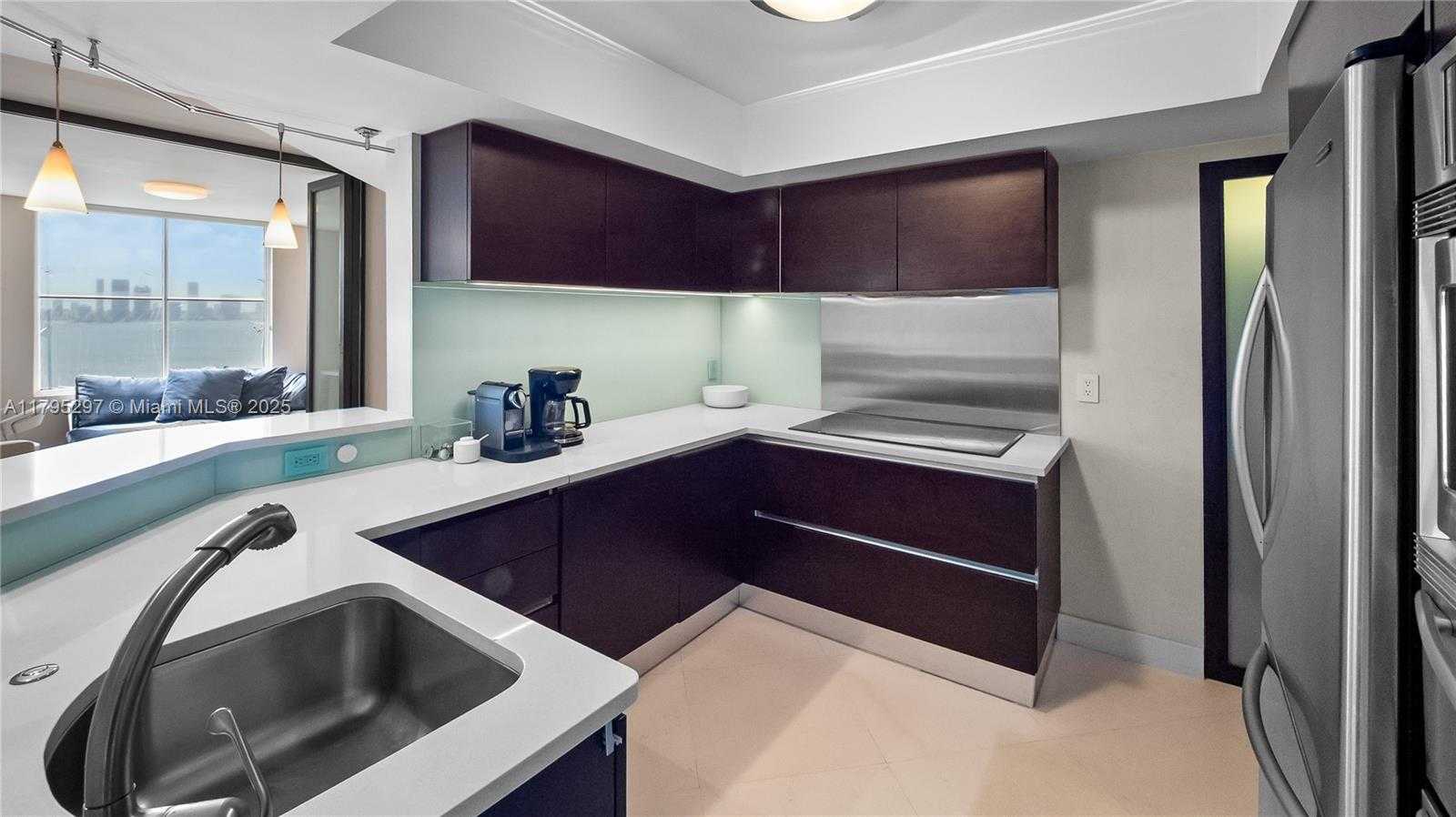 Small Image of 1900 SUNSET HARBOUR DR #2008, Miami Beach Number 5