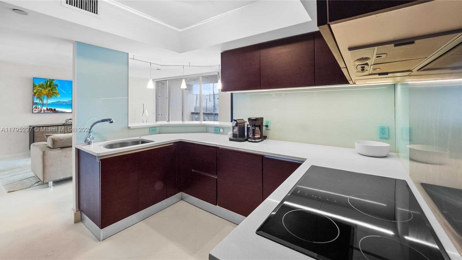 Small Image of 1900 SUNSET HARBOUR DR #2008, Miami Beach Number 6