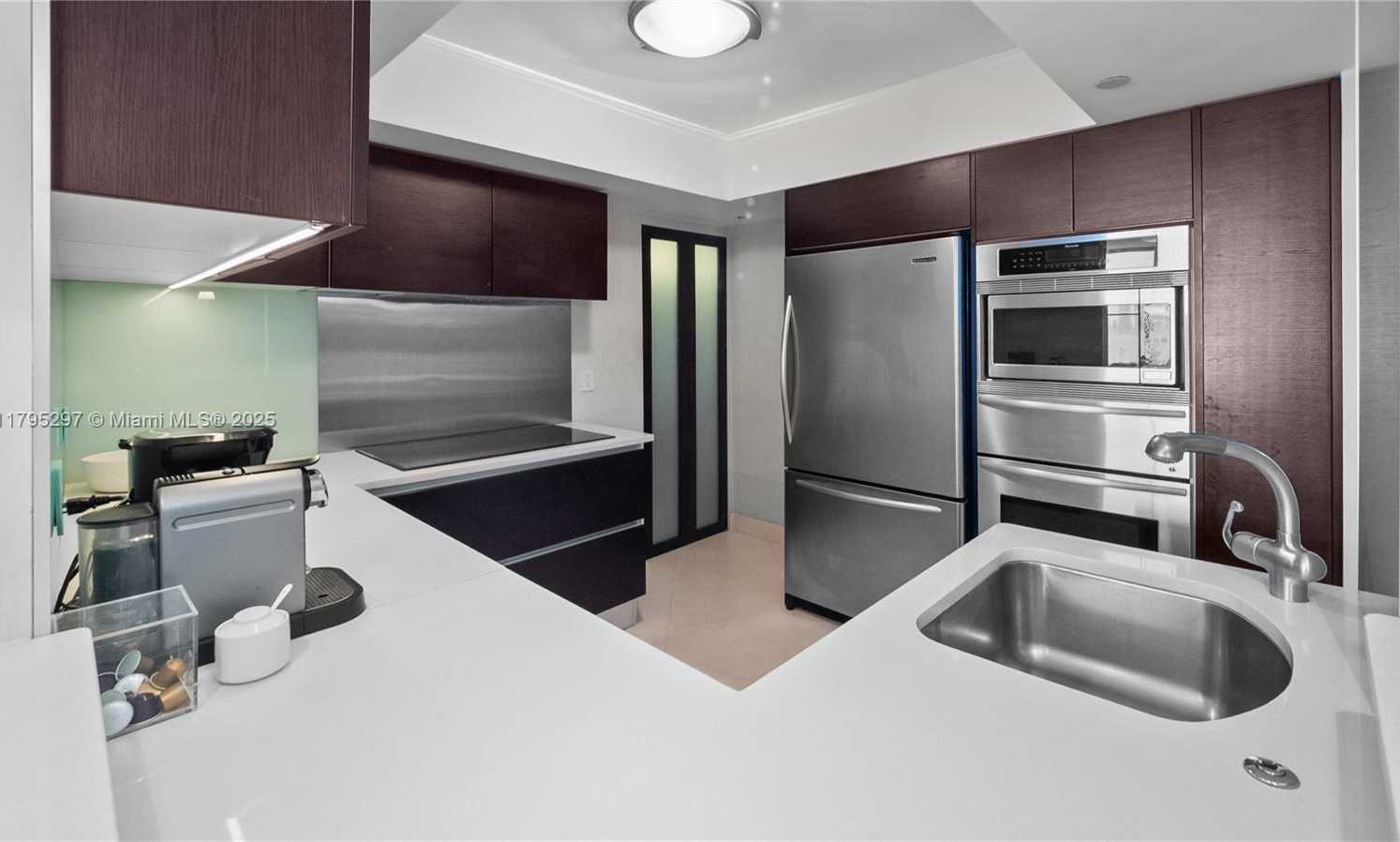 Small Image of 1900 SUNSET HARBOUR DR #2008, Miami Beach Number 7