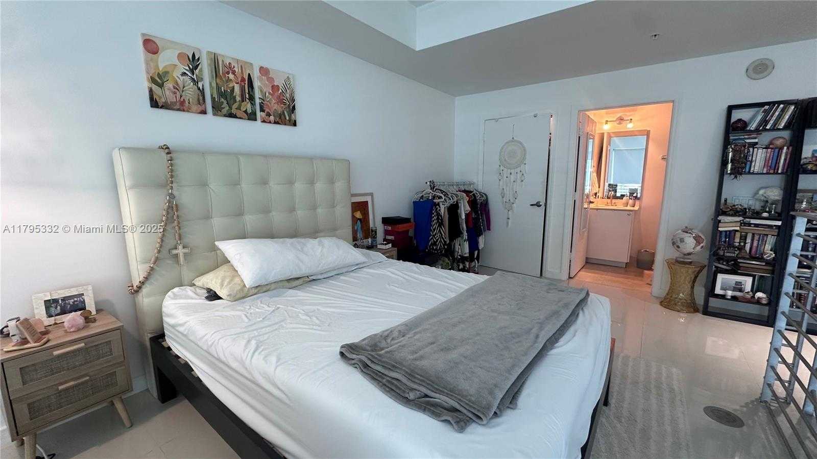 Small Image of 60 SOUTH WEST 13TH ST #2402, Miami Number 19